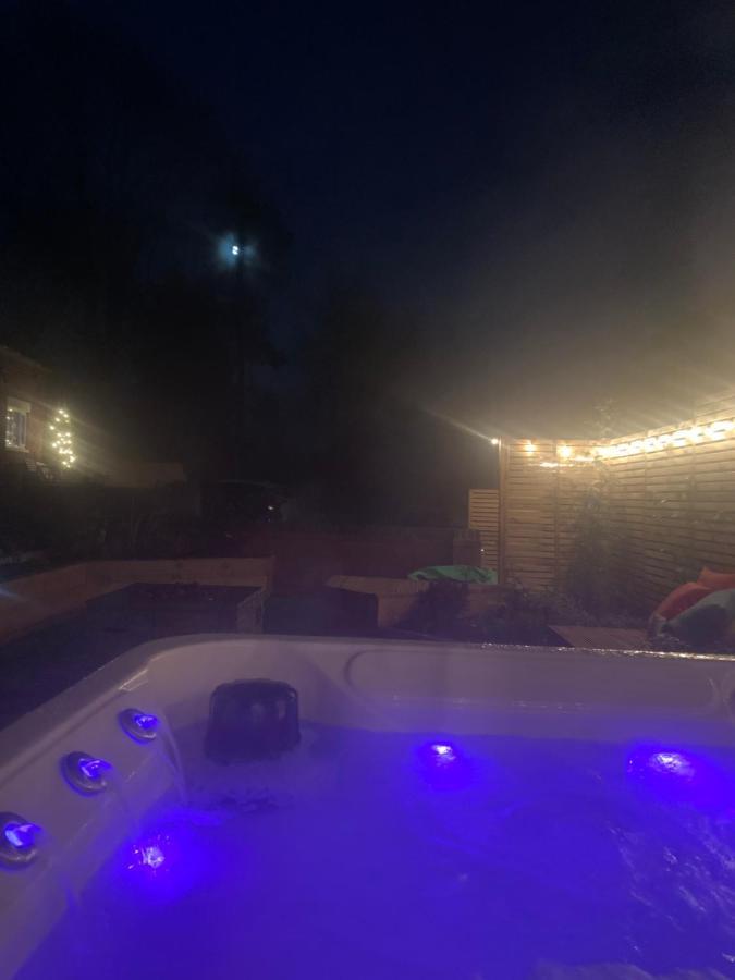 Fantastic Location, Annexe With Hot Tub Villa Warmingham Exterior photo
