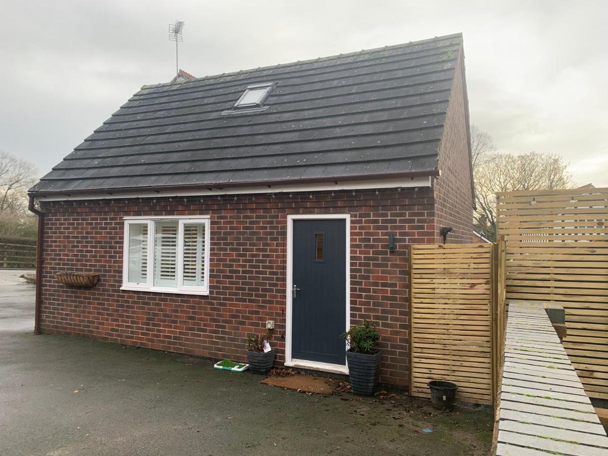 Fantastic Location, Annexe With Hot Tub Villa Warmingham Exterior photo